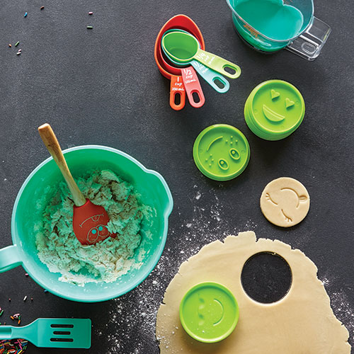 young chef baking set